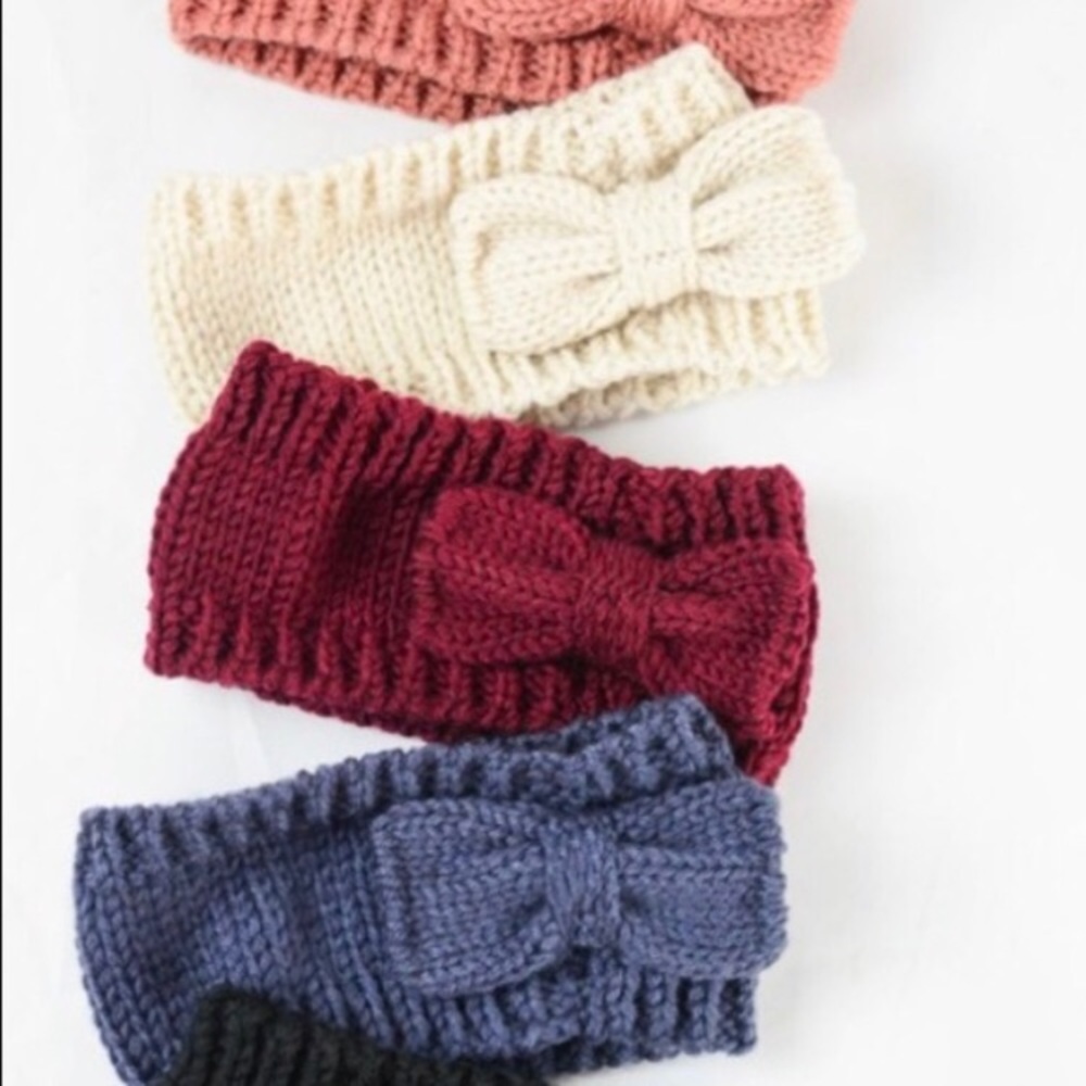 πCLOSING SALE!! Rose Knit Bow Headband - Picture 2 of 3