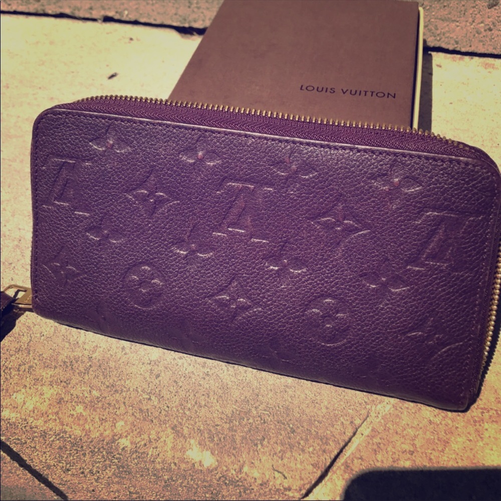 Vintage Louis Vuitton Zippy Wallet in Purple!