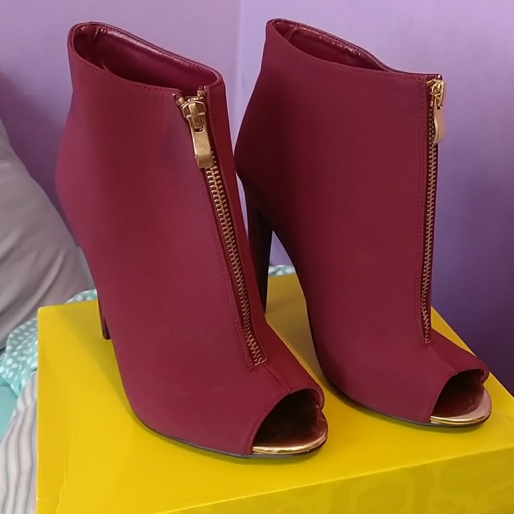Burgendy heels