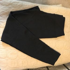 Beyond yoga black leggings, size large