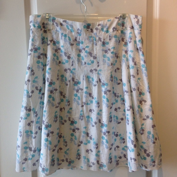 AEO Flowered Skirt - Picture 1 of 3
