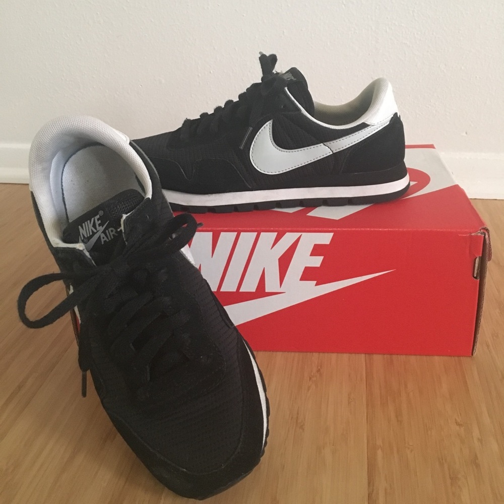 Nike Women's Air Pegasus 83