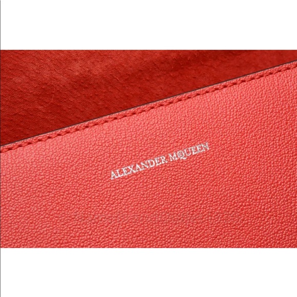 Small defect on bottom of bag. Leather  is raised - Picture 2 of 4