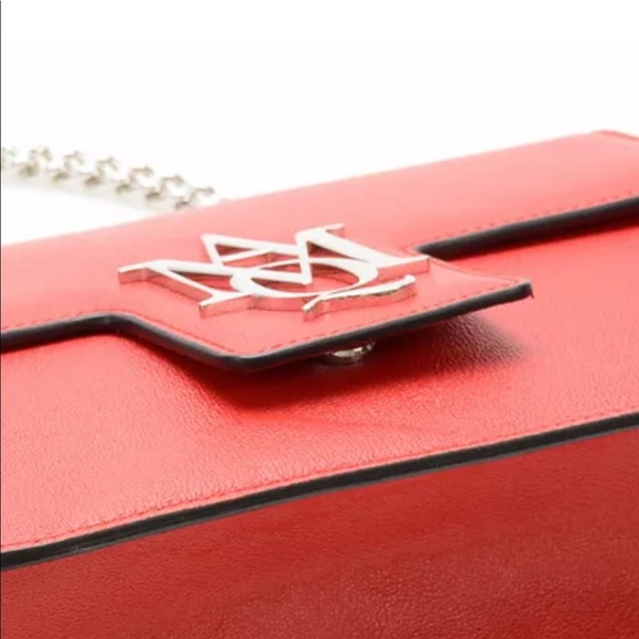 Small defect on bottom of bag. Leather  is raised - Picture 4 of 4