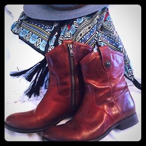 Size 8.5B Frye Melissa Button Short in Cognac