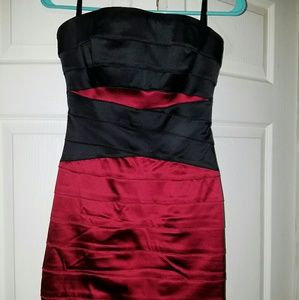 Bebe Dress size 2 Perfect for your Holiday soiree!