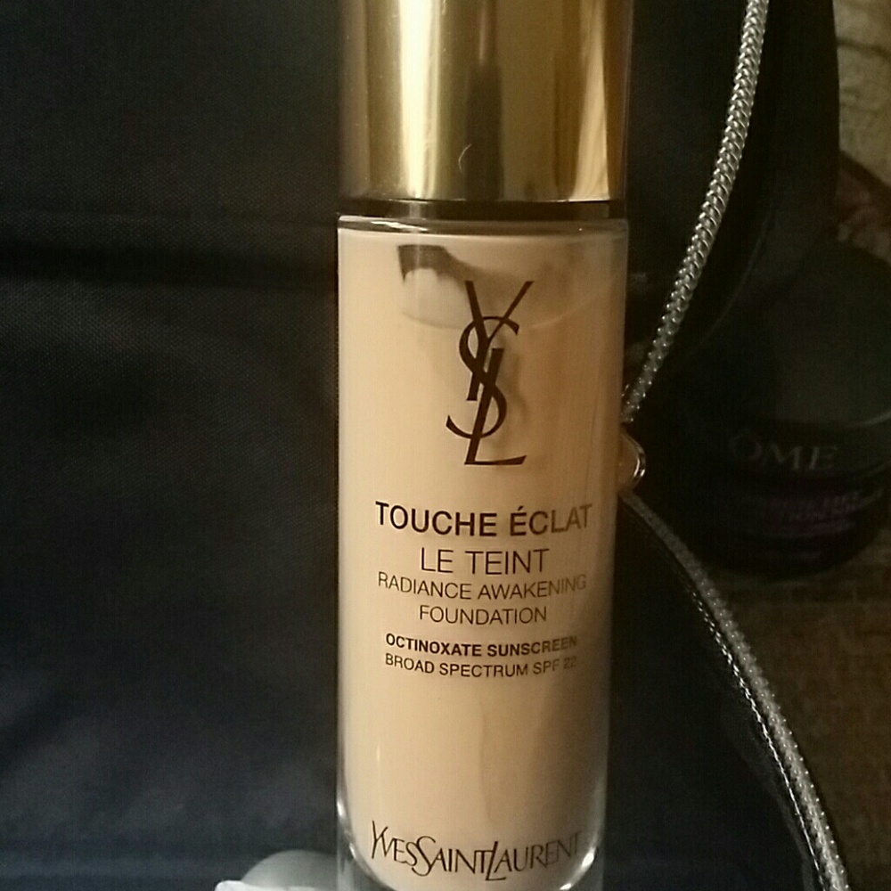 Yves Saint Laurent Touche Eclat Foundation NEW