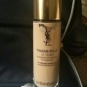 Yves Saint Laurent Touche Eclat Foundation NEW