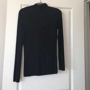 Chelsea 28 Black Tissue Turtleneck