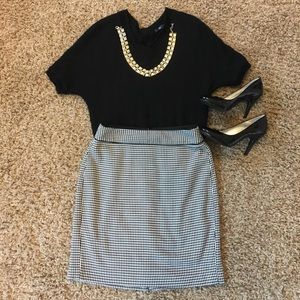 Banana Republic black and white houndstooth skirt