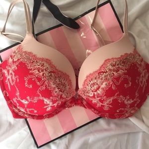 Victoria's Secret very sexy plunge bra