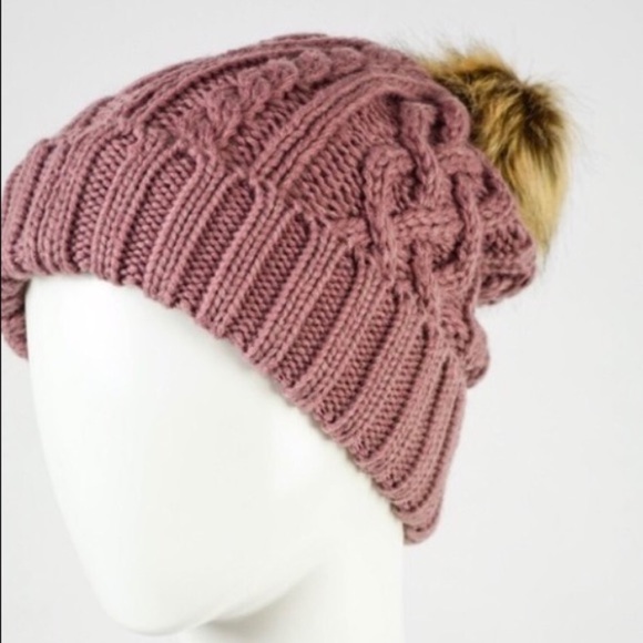 🆑CLOSING SALE!! Black Cable Knit Beanie - Picture 2 of 3