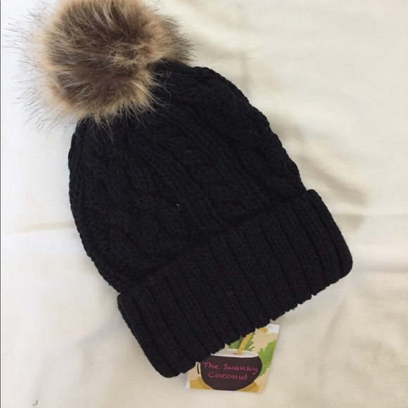 🆑CLOSING SALE!! Black Cable Knit Beanie - Picture 3 of 3