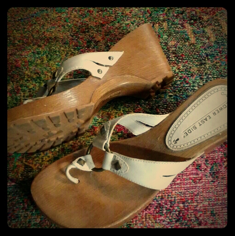 Low east side wedge sandals sz 10