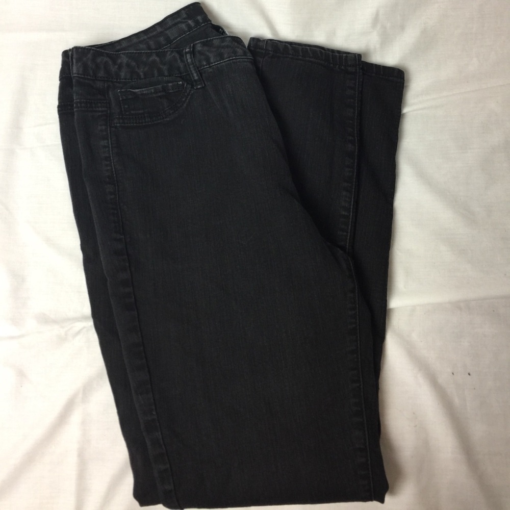 Beautiful Black Refuge high-rise jeans!