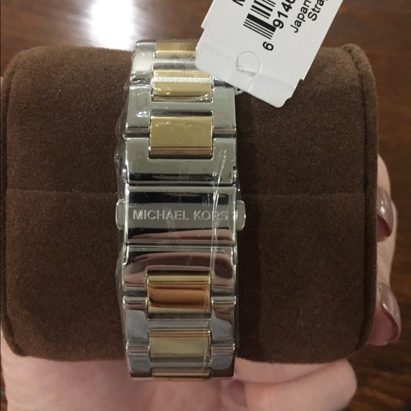 Michael Kors Watch - Picture 3 of 6