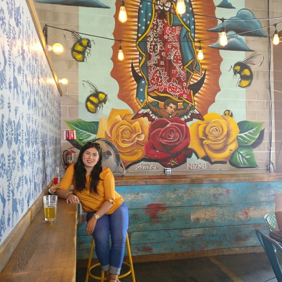 Meet your Posher, Cindy - Picture 3 of 6