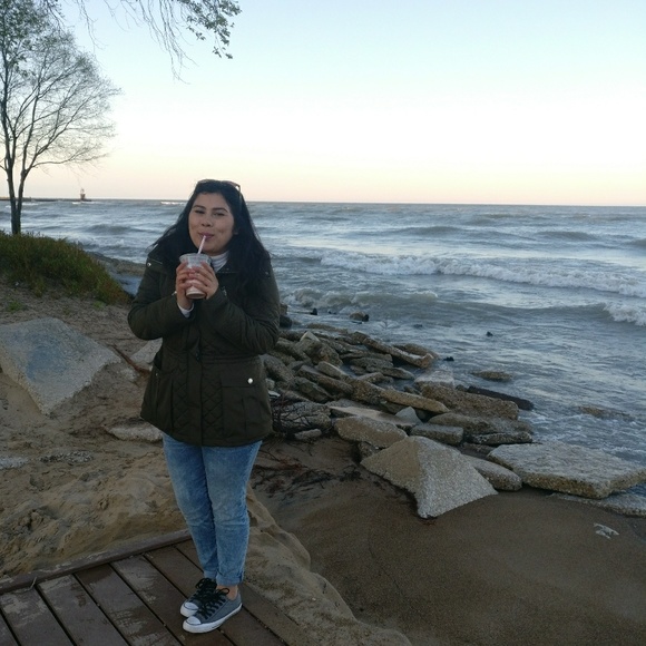 Meet your Posher, Cindy - Picture 6 of 6