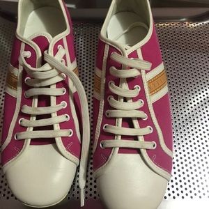 LV pink and white sneaker shoes 💯💯Authentic