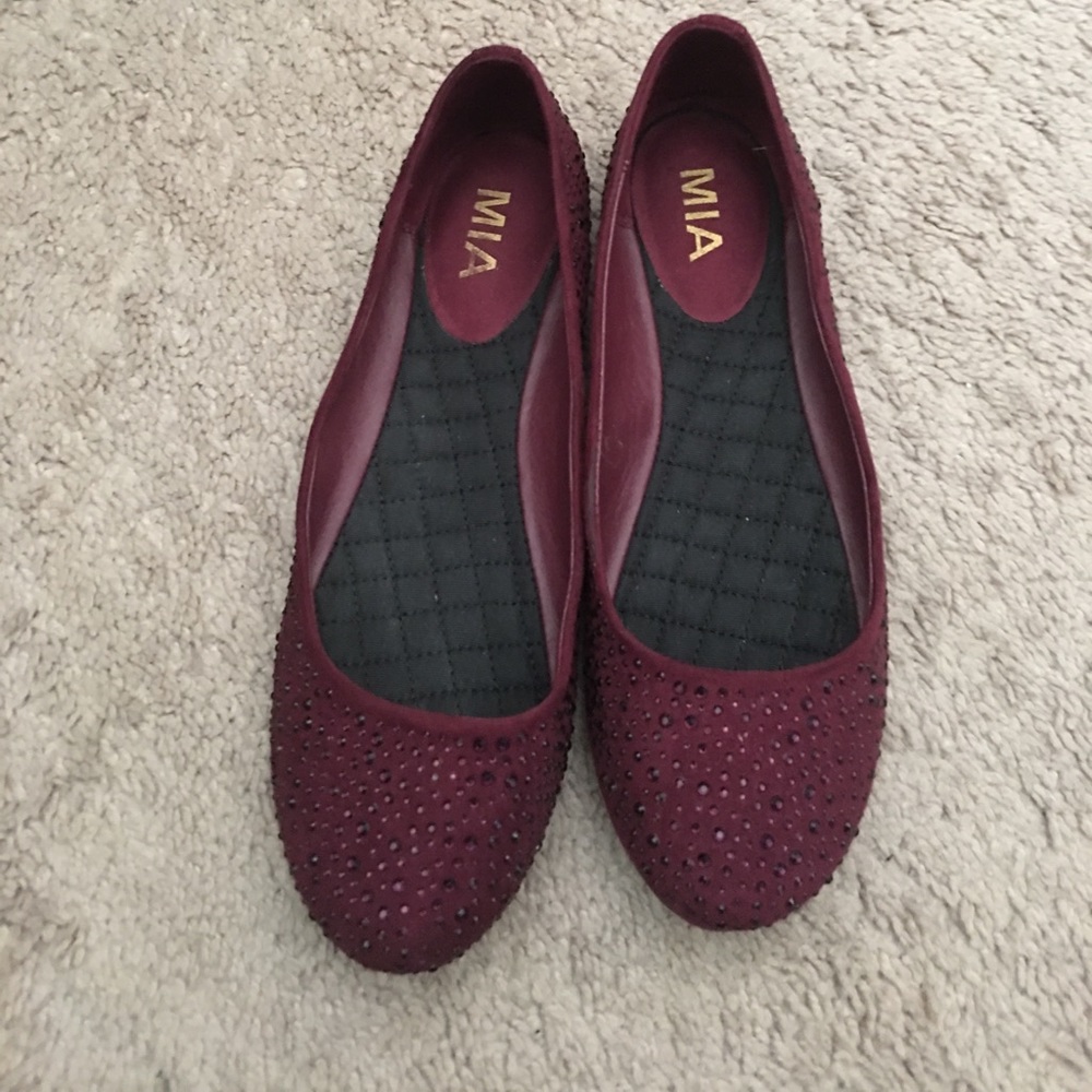 Maroon cute shoes with rhinestones
