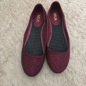 Maroon cute shoes with rhinestones
