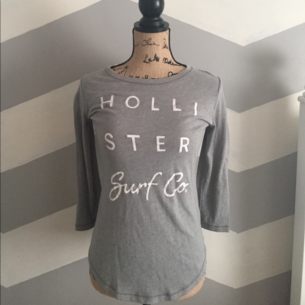 Hollister graphic tee