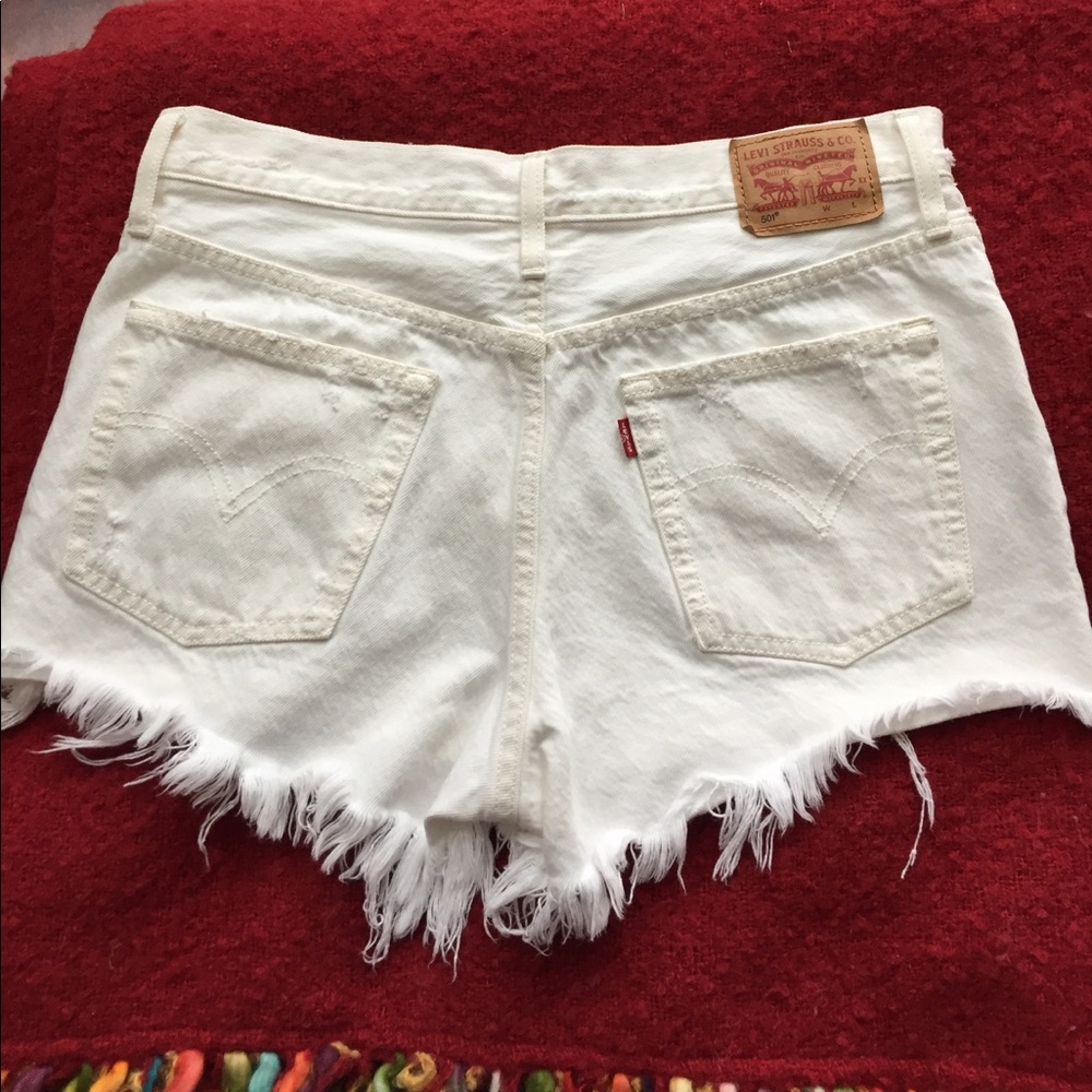 levi's 501 white jean shorts
