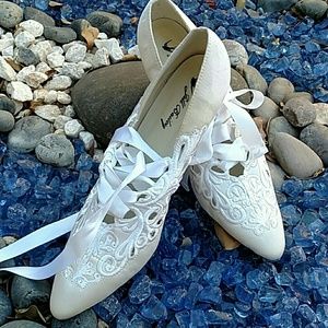 Jill Bailey vintage white pumps