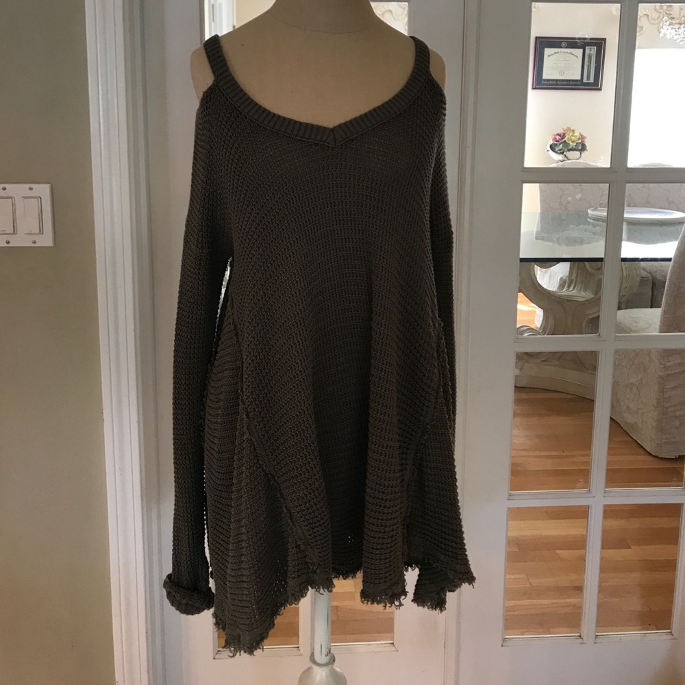 FREE PEOPLE Bare shoulder knitted top