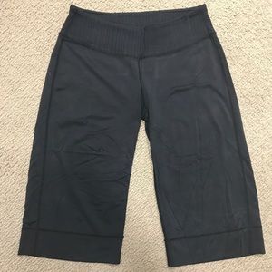 Lululemon black pants cropped size 6