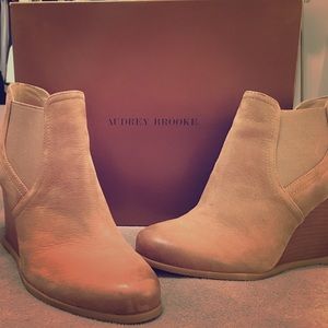 Audrey Brooke distressed fall wedges
