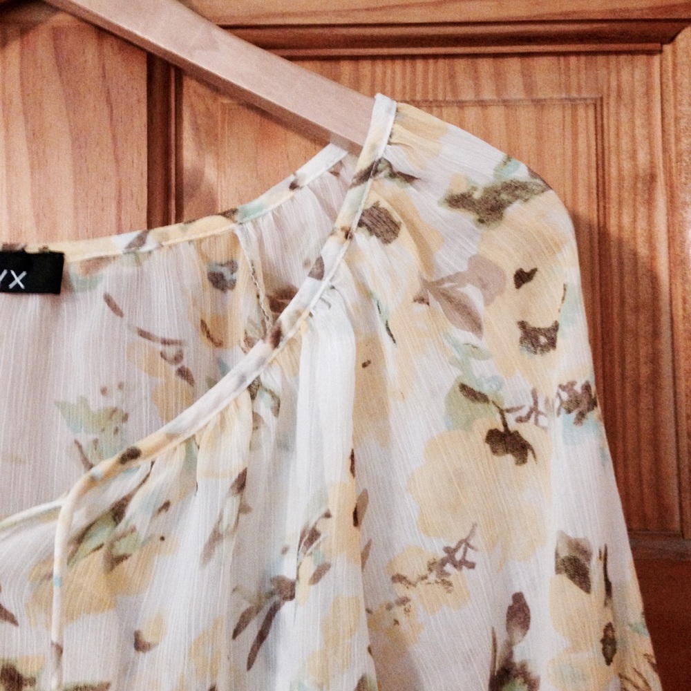 🍂🍁Cream & Yellow Sheer Top