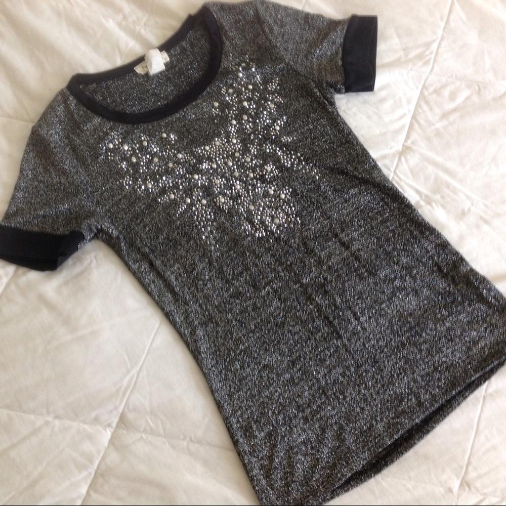Sm fitted tee with sequins