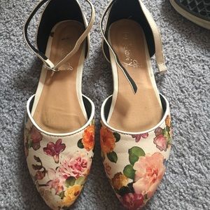 Kids floral ankle strap shoe