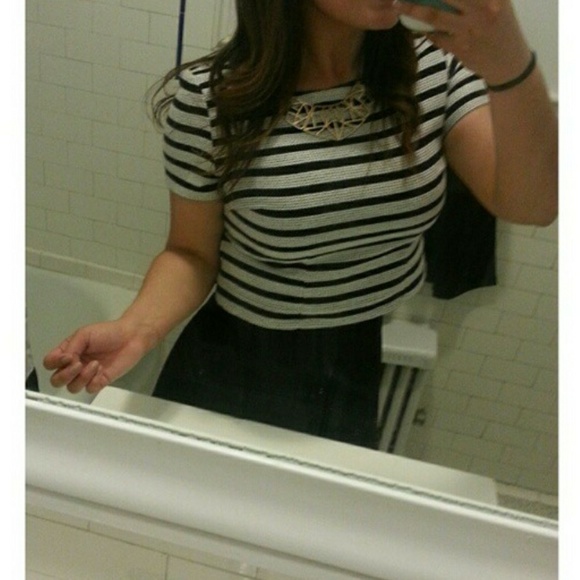 Express black&white crop top - Picture 4 of 4