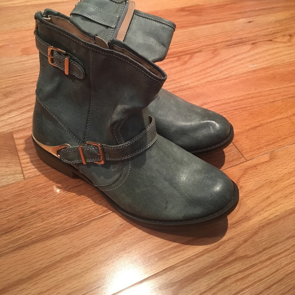 Green ankle boots