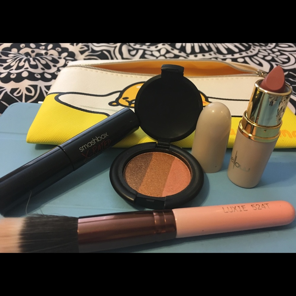 Make-up w/bag!Bronzer, mascara, brush and lipstick