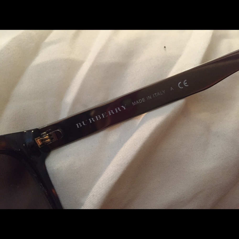 Burberry Sunglasses - Picture 7 of 8