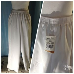 NWT Alfred Dunner White pull on slacks. Size 16 W
