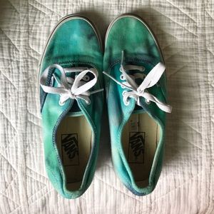 light/dark blue tie dye - authentic style