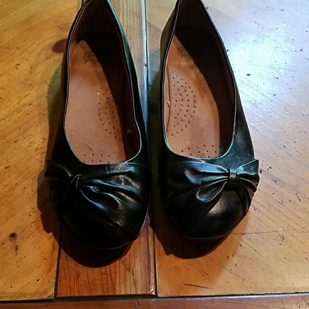 Black flats