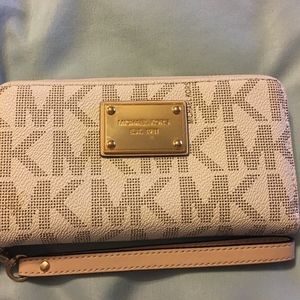 Michael Kors Vanilla Jet Set Set Zip Around Wallet