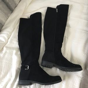Slight over-the-knee black boot