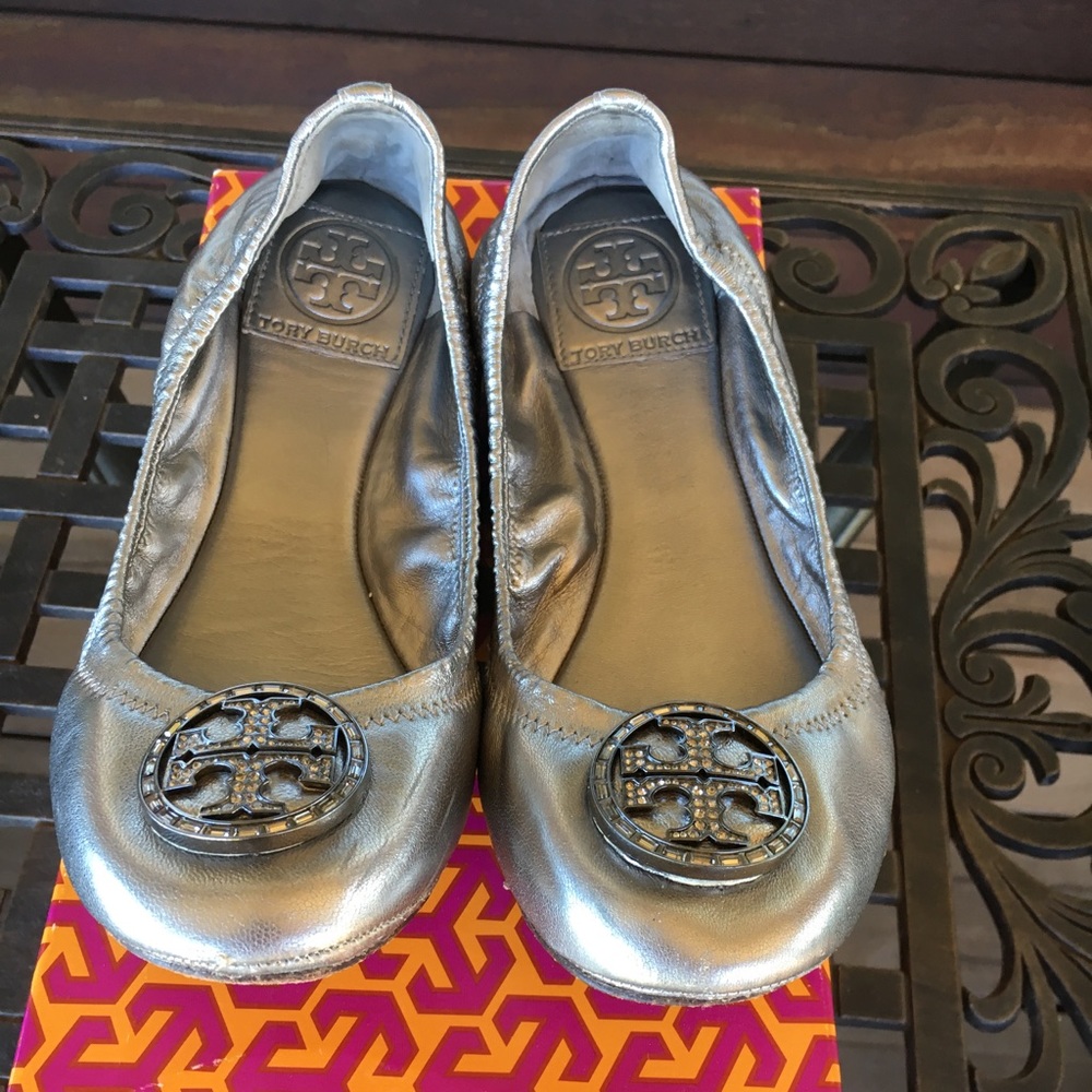 Tory Burch silver flats gorgeous studded logo Sz 7