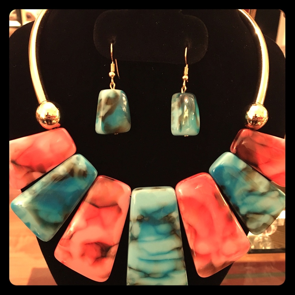 Multi color statement piece