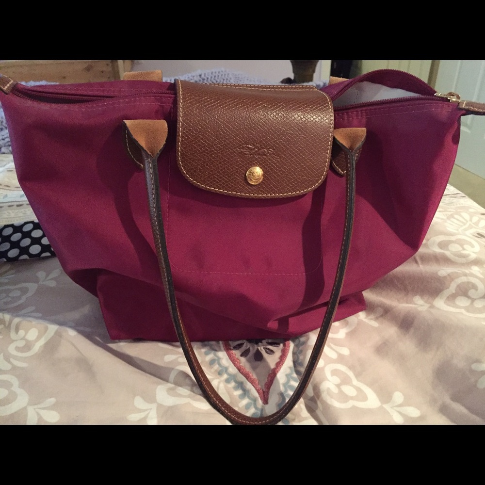 Longchamp shoulder bag in discontinued fuchsia!