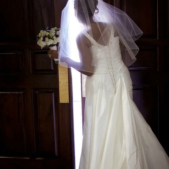 Wedding Dress - Picture 4 of 6