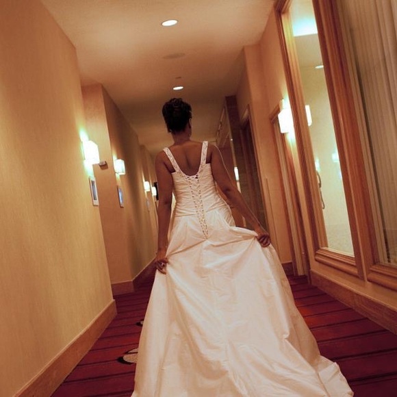 Wedding Dress - Picture 5 of 6