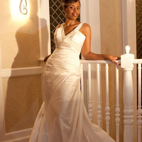 Wedding Dress - Picture 6 of 6