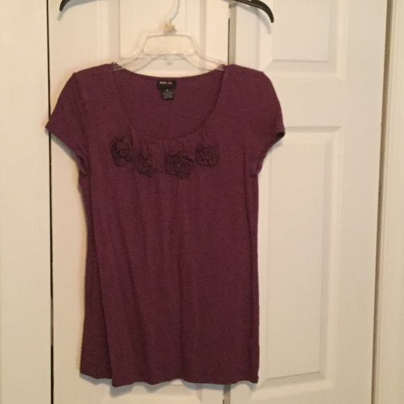 Style & Co burgundy top with rosettes - Picture 1 of 3